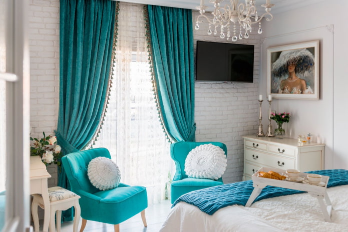 detalhes em turquesa no quarto