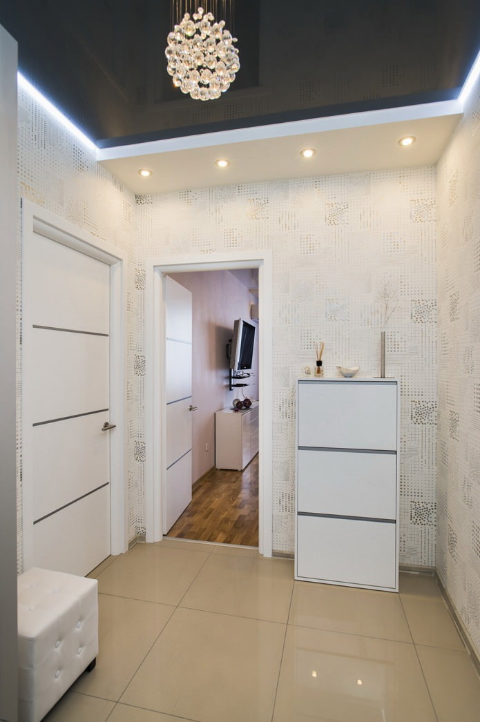 construção de gesso cartonado com tela elástica no corredor