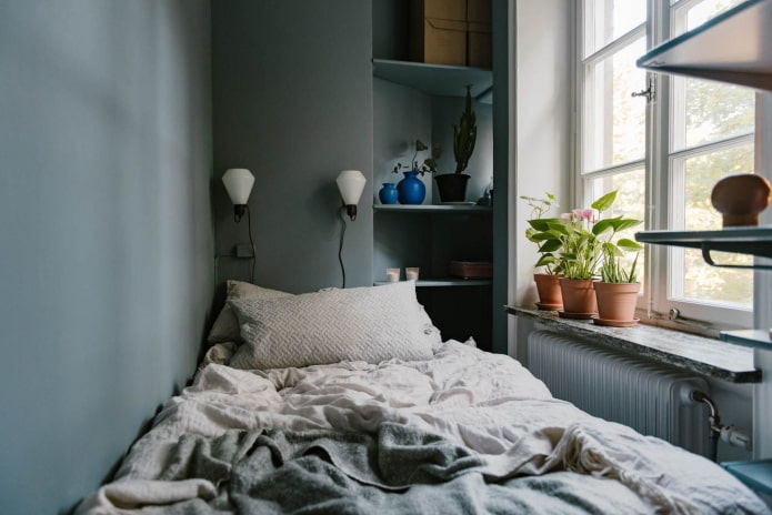 quarto pequeno escuro