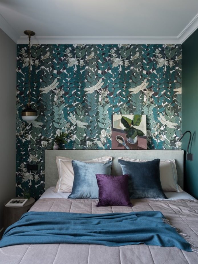 quarto com uma parede clara
