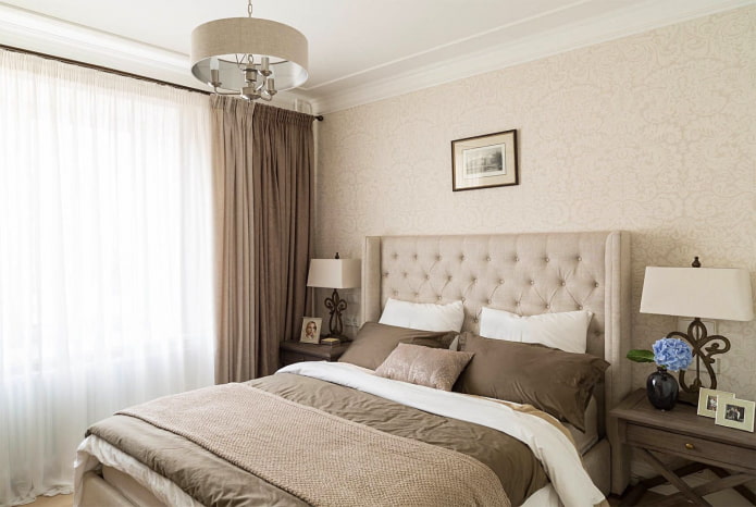 Quarto pequeno em tons de bege