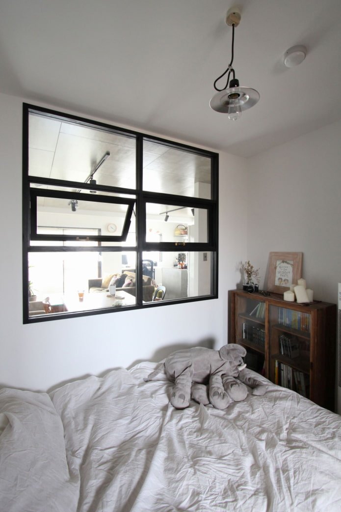 janela para o quarto ao lado