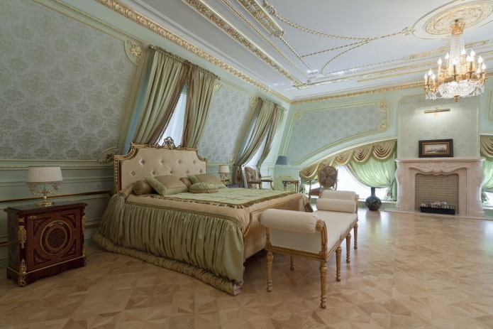 interior de um quarto no sótão em estilo clássico