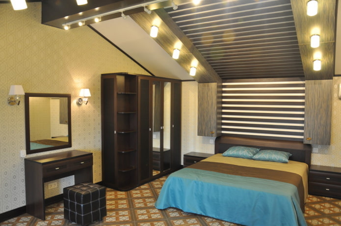arranjo de um quarto no sótão