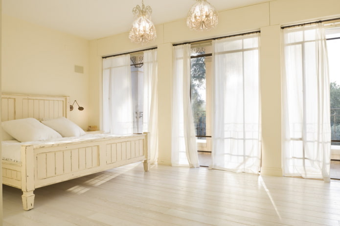 cortinas no interior de um quarto bege