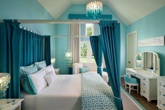quarto em tons de turquesa