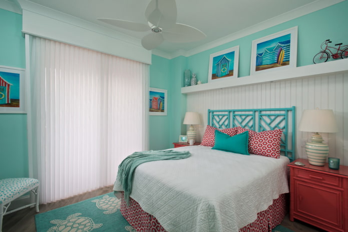 têxteis e decoração em um quarto turquesa