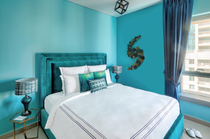 quarto em tons de turquesa