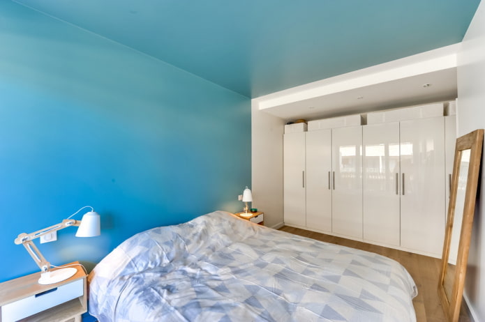 decoração no interior de um quarto azul