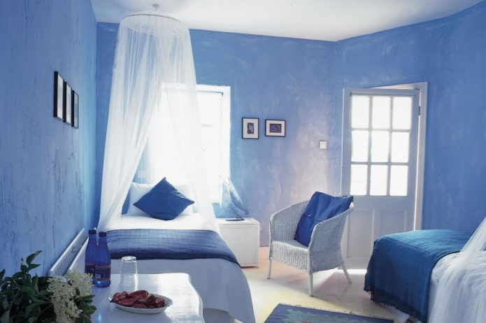 interior do quarto azul e azul claro