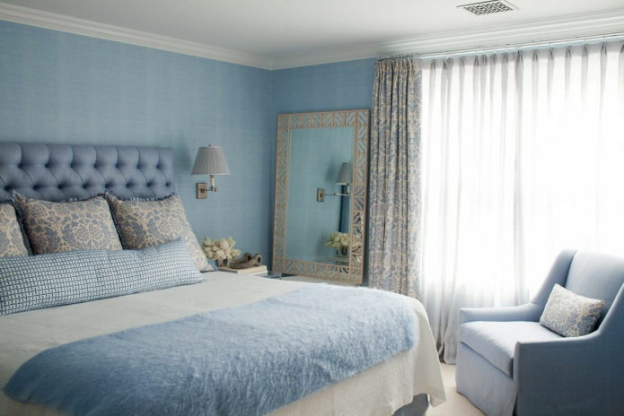têxteis e decoração no interior de um quarto azul
