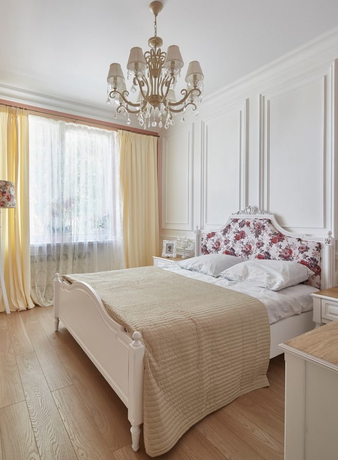 acabamento de piso em um quarto em um edifício Khrushchev