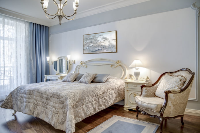móveis e acessórios no quarto em estilo clássico