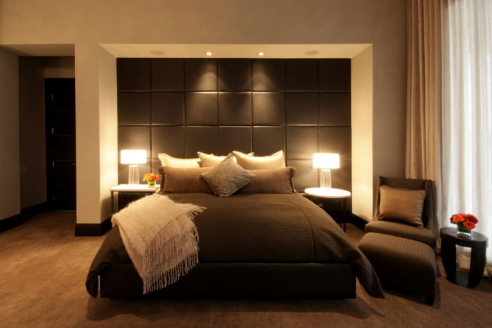 interior de quarto bege e marrom