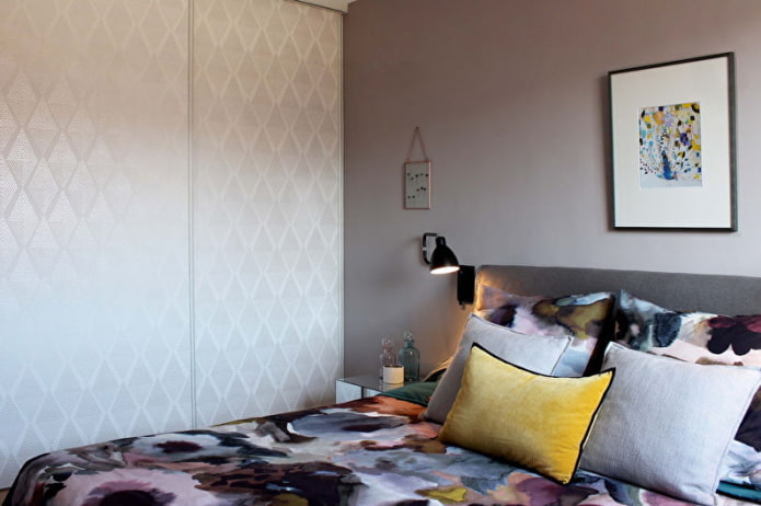 guarda-roupa no quarto