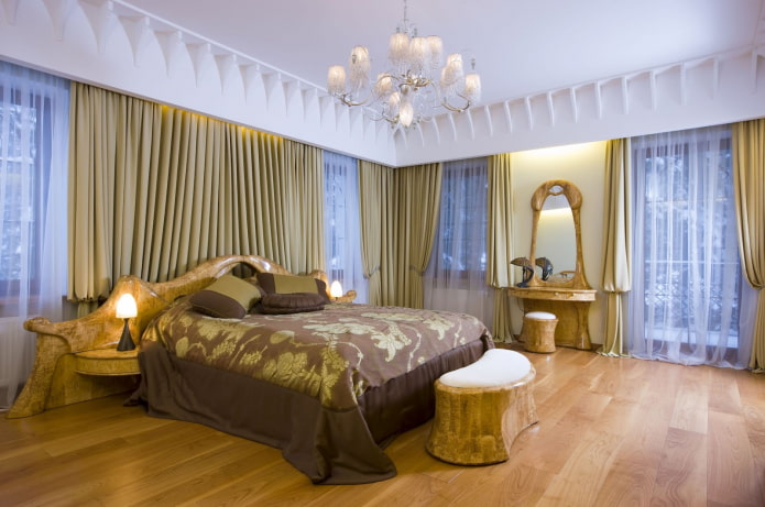 Quarto em tons dourados