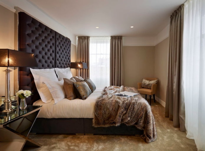 quarto aconchegante com detalhes em preto