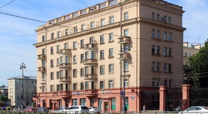 edifícios stalinistas típicos
