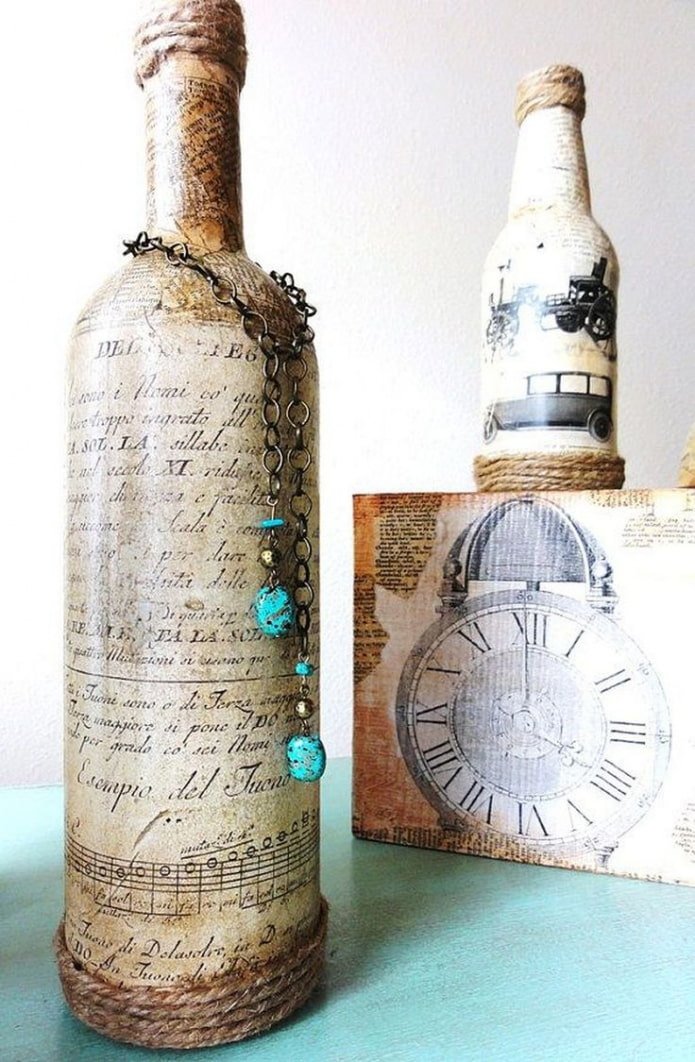 decoupage de garrafas com jornais