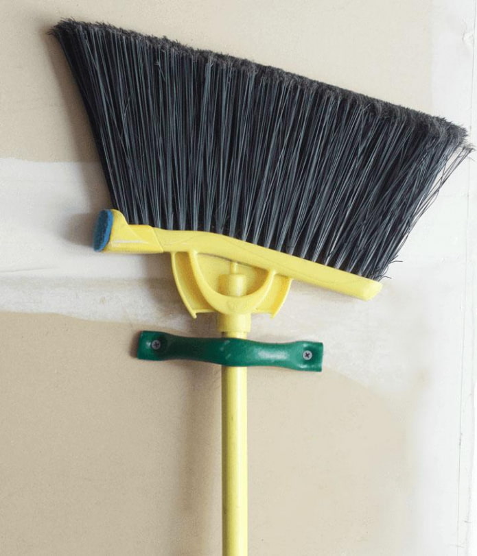 fixador para vassoura
