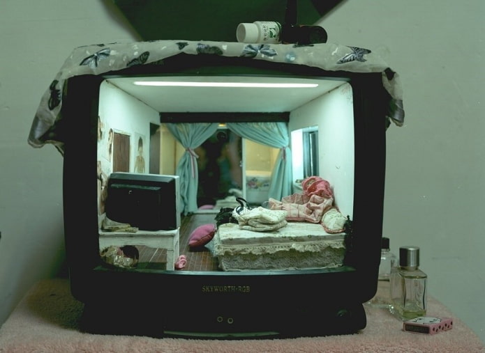 Quarto em uma TV