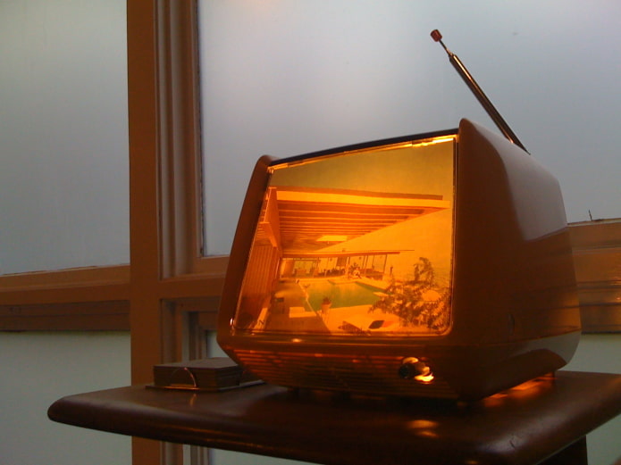 Luminária de uma TV antiga