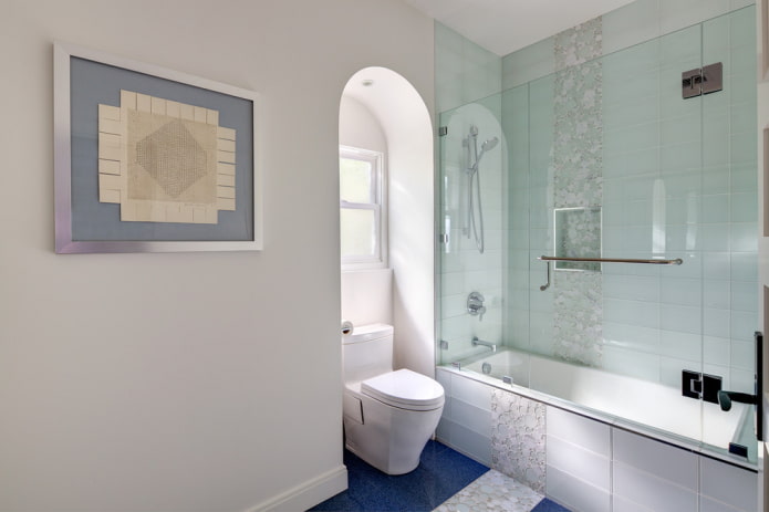 Azulejos transparentes no banheiro