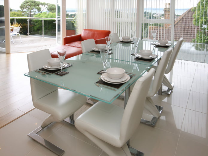 Mesa com vidro fosco