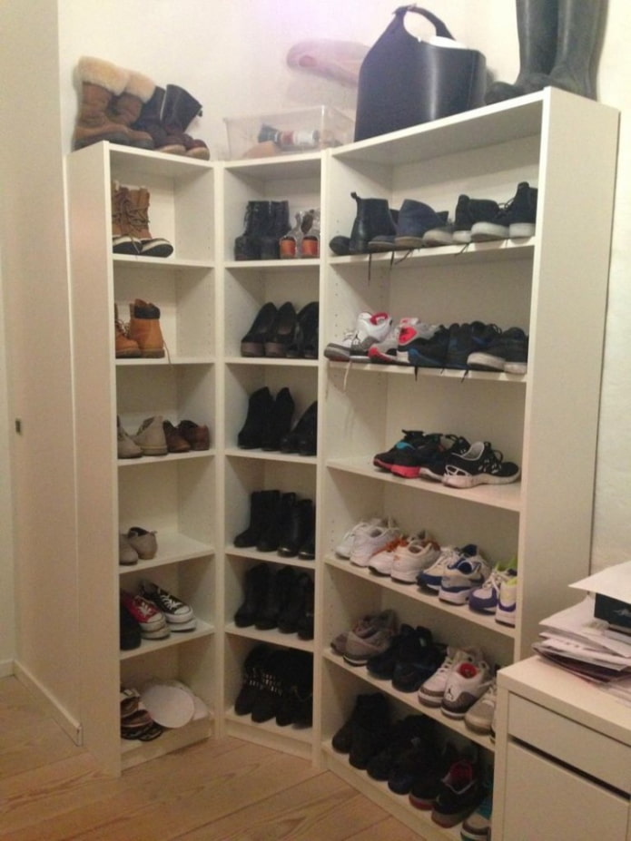 rack ikea no corredor