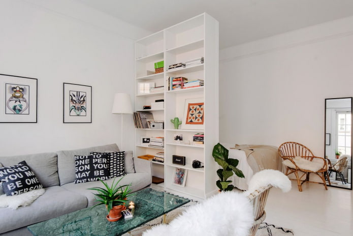 divisória em forma de prateleira no interior