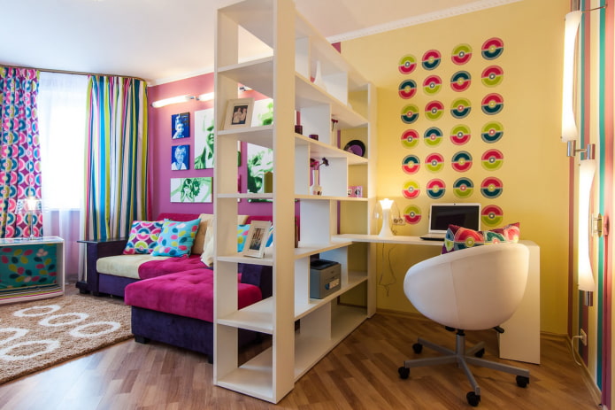 divisória em forma de rack feita de MDF em o interior