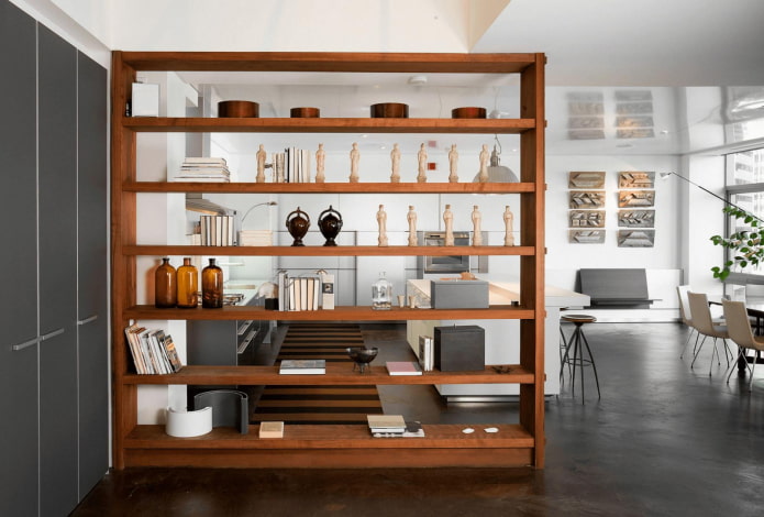 divisória em forma de rack de madeira no interior