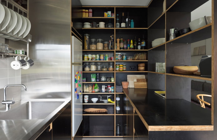 estrutura de suporte no interior da cozinha