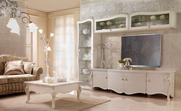 parede no interior da sala de estar em estilo clássico