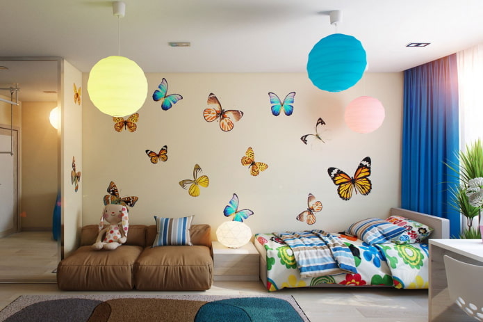 adesivos de parede em forma de borboletas no quarto do bebê