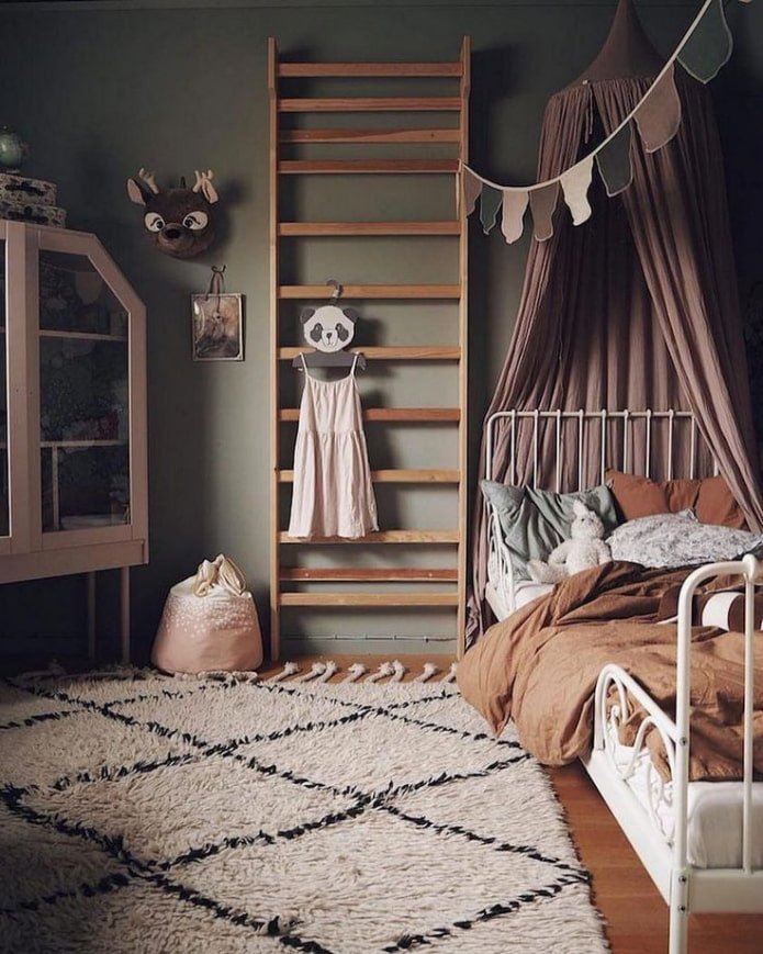 quarto infantil em tons quentes