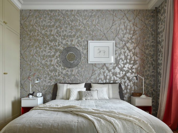 interior com padrão de plantas em papel de parede cinza