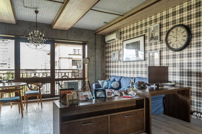 Interior de um pequeno apartamento em estilo loft de 33 m².