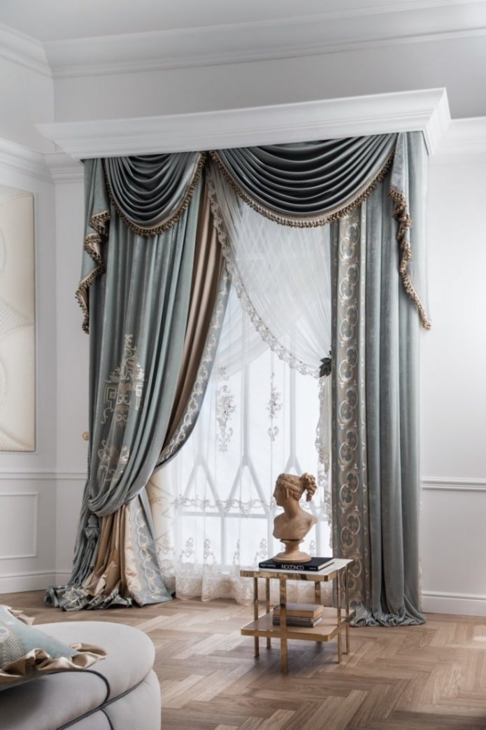cortinas até o chão no estilo Art Nouveau