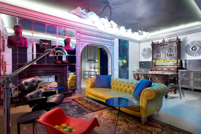 foto de um interior no estilo kitsch