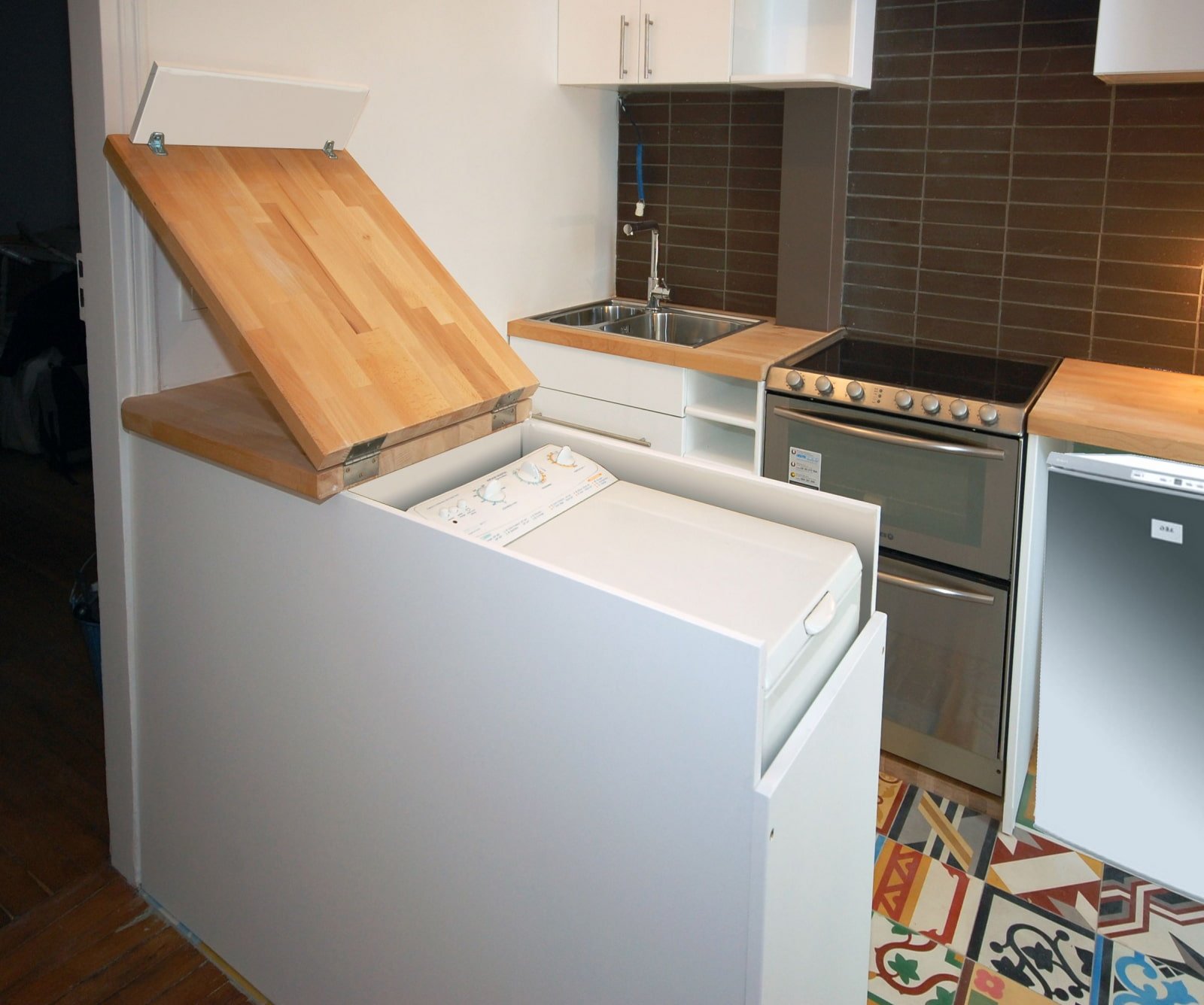 máquina de carregamento superior na cozinha