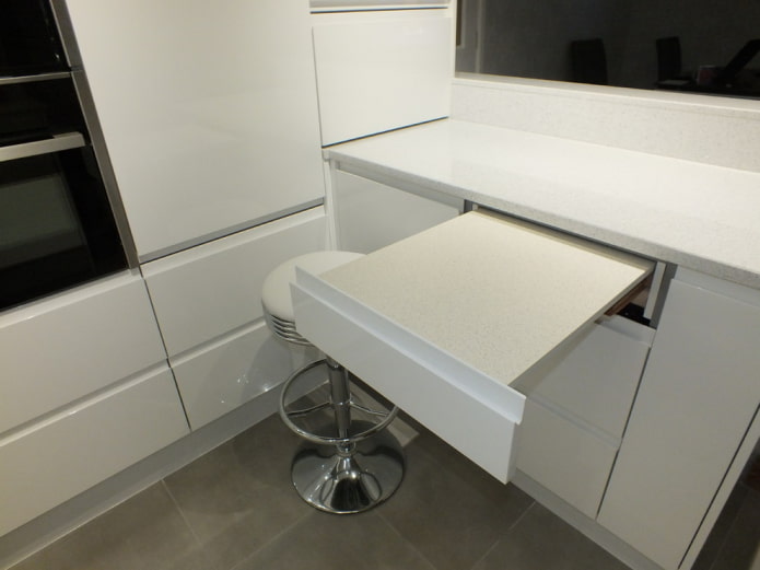 mesa extensível na bancada