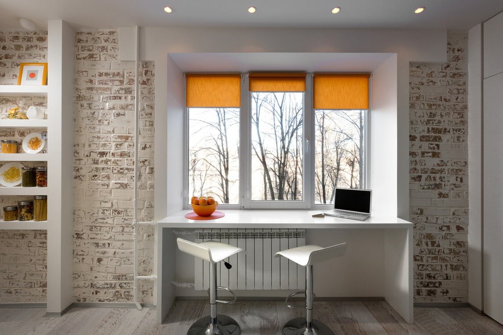 Mesa para peitoril da janela: tipos, materiais, ideias de design, formas, fotos no interior