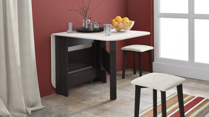 mesa transformadora na sala de estar