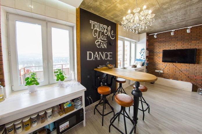 mesa de bar no interior em estilo loft