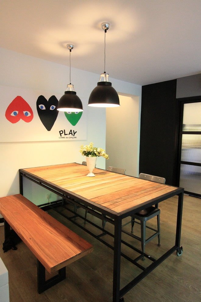 mesa de jantar em um interior estilo loft