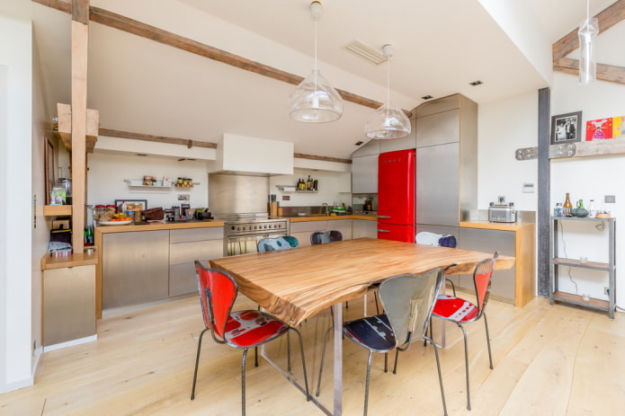 mesa de laje no interior em estilo loft