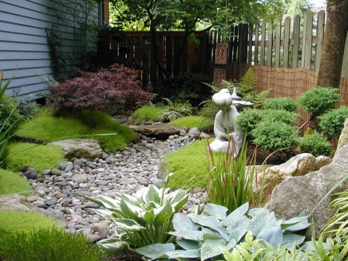 projeto de jardim com estatuetas