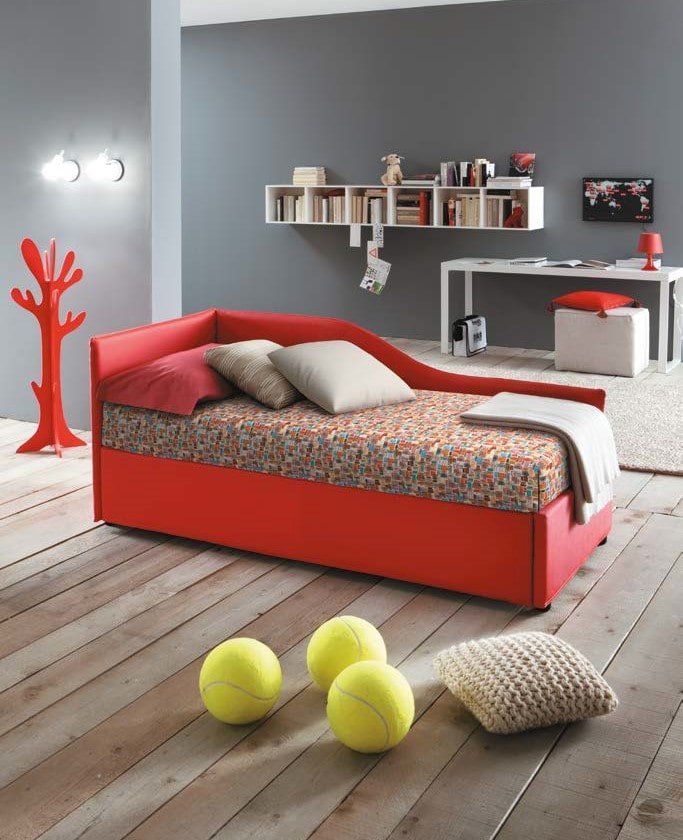 pufe vermelho no interior