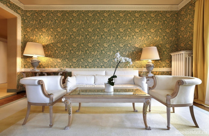 papel de parede de tecido com padrão floral na sala de estar
